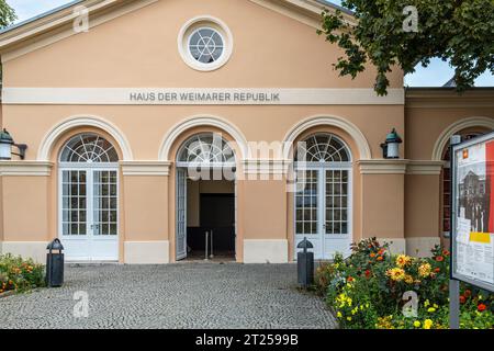 Haus der Weimarer Republik am Theaterplatz in Weimar, Thüringen, Deutschland. Stockfoto