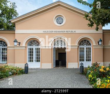 Haus der Weimarer Republik am Theaterplatz in Weimar, Thüringen, Deutschland. Stockfoto