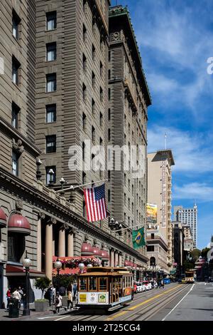 San Francisco, USA - 21. April 2023: The Westin St. Francis, ein historisches Luxushotel an der Powell Street und Geary Street am Union Square Stockfoto