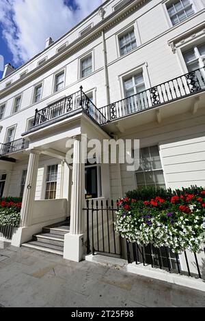 Grosvenor Crescent denkmalgeschützte Stuckterrasse, Belgravia, Central London, Großbritannien Stockfoto