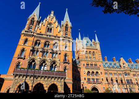 Außenansicht der viktorianischen St. aus dem 19. Jahrhundert Pancras Renaissance Hotel London Stockfoto