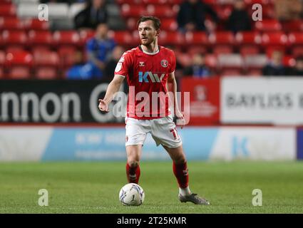 Alex Gilbey von Charlton Athletic am Ball gegen Gillingham. - Charlton Athletic V Gillingham, Sky Bet League One, The Valley, London, UK - 15. März 2022 nur redaktionelle Verwendung - es gelten Einschränkungen bei DataCo Stockfoto