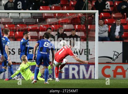 MIT 1:0 erzielte Alex Gilbey von Charlton Athletic einen Vorsprung von Charlton Athletic 1-0 gegen Gillingham. - Charlton Athletic V Gillingham, Sky Bet League One, The Valley, London, UK - 15. März 2022 nur redaktionelle Verwendung - es gelten Einschränkungen bei DataCo Stockfoto