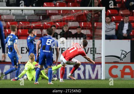 MIT 1:0 erzielte Alex Gilbey von Charlton Athletic einen Vorsprung von Charlton Athletic 1-0 gegen Gillingham. - Charlton Athletic V Gillingham, Sky Bet League One, The Valley, London, UK - 15. März 2022 nur redaktionelle Verwendung - es gelten Einschränkungen bei DataCo Stockfoto