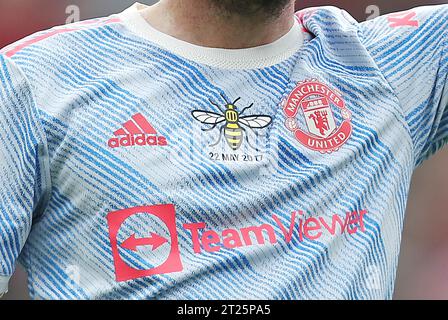 Spieler von Manchester United, die eine aufgestickte Biene auf den Trikots tragen, um an die Opfer des Bombenanschlags in der Manchester Arena beim Ariana Grande Konzert am 22. Mai 2017 gegen Crystal Palace zu erinnern. - Crystal Palace gegen Manchester United, Premier League, Selhurst Park, London - 22. Mai 2022 nur redaktionelle Verwendung - DataCo-Einschränkungen gelten Stockfoto