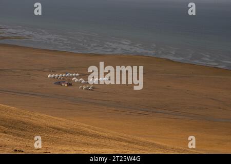 Jurten campen am See Song Kul in Kirgisistan Stockfoto