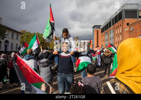 Ein marsch für ein freies Palästina und ein Ende des Konflikts im Gazastreifen. Manchester, Großbritannien. Stockfoto