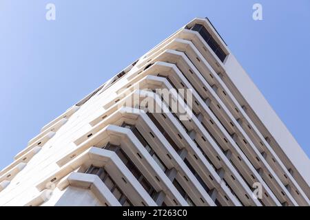 Architektonische Details aus der modernistischen, brutalistischen und eklektischen Architektur von Tel Aviv Stockfoto