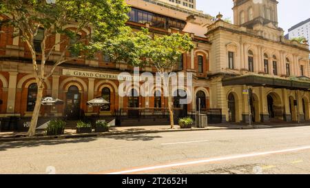 Das Grand Central Hotel liegt neben dem Bahnhof im zentralen Geschäftsviertel von Brisbane, Queensland, Australien Stockfoto