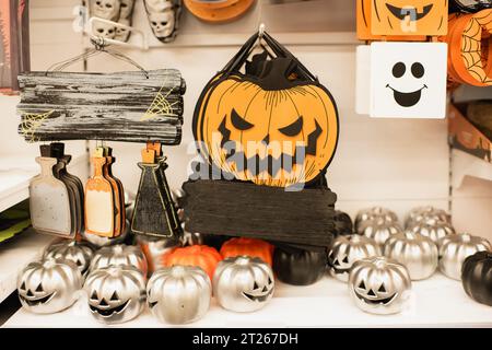 Mit Halloween Deko Kürbis aufbewahren Stockfoto