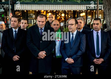 Paris, Frankreich. Oktober 2023. Gedenkfeier zum 62. Jahrestag der Opfer vom 17. Oktober 1961 im Gedenken an viele Algerier, die gekommen sind, um friedlich gegen die Ausgangssperre zu demonstrieren, die den in Frankreich lebenden Nordafrikanern auferlegt wurde, die von der französischen Polizei getötet wurden. Wie jedes Jahr wird die Gedenkfeier von der Stadt Paris organisiert. Foto: Denis Prezat/ABACAPRESS.COM Credit: Abaca Press/Alamy Live News Stockfoto