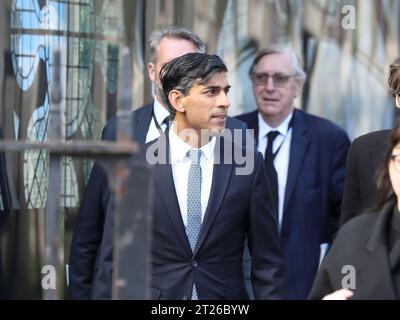 London, Vereinigtes Königreich. Oktober 2023. Premierminister Rishi Sunak besuchte den Thanksgiving-Gottesdienst für Lord Lawson in der St. Margaret's Church in Westminster. Quelle: Uwe Deffner/Alamy Live News Stockfoto