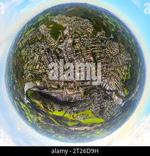 Luftbild, Stadtmitte Innenstadtansicht, Fluss Bigge, Erdkugel, Fisheye Aufnahme, Fischaugen Aufnahme, 360 Grad Aufnahme, Tiny World, Olpe-Stadt, Olpe, Sauerland, Nordrhein-Westfalen, Deutschland ACHTUNGxMINDESTHONORARx60xEURO *** Blick aus der Luft, Blick auf die Innenstadt, Fluss Bigge, Globus, Fischaugenschuss, Fischaugenschuss, 360-Grad-Aufnahme, winzige Welt, Olpe, Sauerland, Nordrhein-Westfalen, Deutschland ATTENTIONxMINDESTHONORARx60xEURO Credit: Imago/Alamy Live News Stockfoto