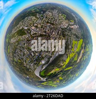 Luftbild, Stadtmitte Innenstadtansicht, Fluss Bigge, Erdkugel, Fisheye Aufnahme, Fischaugen Aufnahme, 360 Grad Aufnahme, Tiny World, Olpe-Stadt, Olpe, Sauerland, Nordrhein-Westfalen, Deutschland ACHTUNGxMINDESTHONORARx60xEURO *** Blick aus der Luft, Blick auf die Innenstadt, Fluss Bigge, Globus, Fischaugenschuss, Fischaugenschuss, 360-Grad-Aufnahme, winzige Welt, Olpe, Sauerland, Nordrhein-Westfalen, Deutschland ATTENTIONxMINDESTHONORARx60xEURO Credit: Imago/Alamy Live News Stockfoto