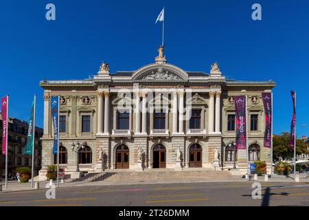 Das Grand Théâtre de Genève befindet sich am Place Neuve in Genf. Es ist ein 1876 offiziell eröffnetes Opernhaus. Kanton Genf, Schweiz. Stockfoto