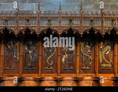 Der zentrale Teil der Chorbuden aus dem 15. Jahrhundert weist mehrere schöne Misiere auf, die von der zerstörten Chapelle des Florentins nach dem 17. Jahrhundert stammen Stockfoto