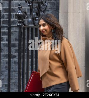 Downing Street, London, Großbritannien. Oktober 2023. Suella Braverman Abgeordnete, Staatssekretärin für das Innere Ministerium, Innenministerin in in der Downing Street für wöchentliche Kabinettssitzung. Quelle: Malcolm Park/Alamy Live News Stockfoto