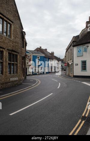 Die Kreuzungen Quaperlake Street, Coombe Street und High Street, Bruton, Somerset. Stockfoto