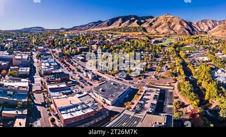 16x9 Panorama des Golden Colorado von Drohne - Colorado School of Mines - Downtown Golden CO Stockfoto