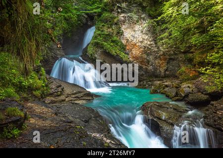 Reichenbach Wasserfall. Die Reichenbachfälle sind eine Wasserfallkaskade von sieben Stufen am Rychenbach im Berner Oberland Stockfoto