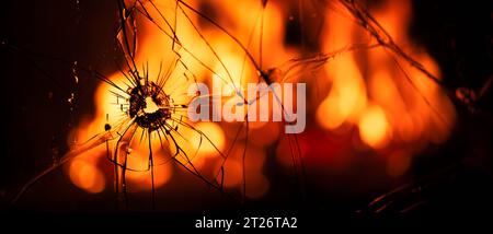 Fragmented World: Bullet Hole und die Bedrohung der Flammen Stockfoto