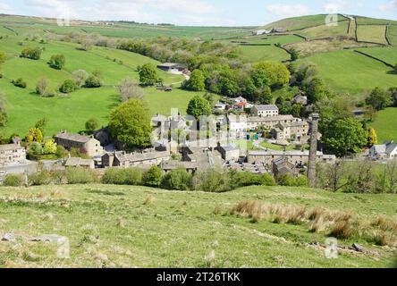 Dale End in Lothersdale, wo die Mühle angeblich das größte Innenwasserrad der Welt hat, North Yorkshire, England, Großbritannien Stockfoto