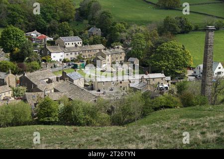 Dale End in Lothersdale, wo die Mühle angeblich das größte Innenwasserrad der Welt hat, North Yorkshire, England, Großbritannien Stockfoto