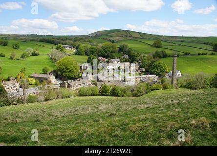 Dale End in Lothersdale, wo die Mühle angeblich das größte Innenwasserrad der Welt hat, North Yorkshire, England, Großbritannien Stockfoto