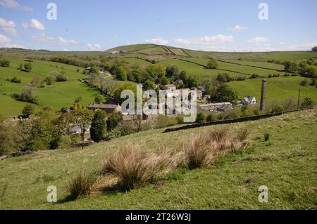 Dale End in Lothersdale, wo die Mühle angeblich das größte Innenwasserrad der Welt hat, North Yorkshire, England, Großbritannien Stockfoto