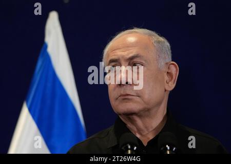 Tel Aviv, Israel. Oktober 2023. Der israelische Premierminister Benjamin Netanjahu nimmt an einer gemeinsamen Pressekonferenz mit dem deutschen Bundeskanzler Olaf Scholz am Dienstag, den 17. Oktober in Tel Aviv, Israel, Teil. 2023. Pool Foto von Maya Alleruzzo/UPI Credit: UPI/Alamy Live News Stockfoto