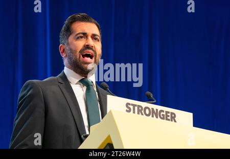 Aberdeen, Schottland, Großbritannien. Oktober 2023. Schlussrede von Minister Humza Yousaf am letzten Tag der 89. SNP-Jahreskonferenz in der P&J Live Arena in Aberdeen . Iain Masterton/Alamy Live News Stockfoto