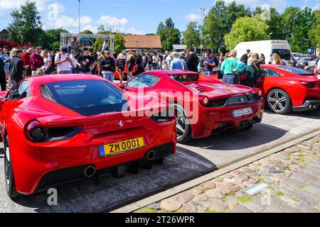 Liepaja, Lettland, 20. Juli 2023: Europäische Ferrari-Autobesitzer-Veranstaltung und öffentliche Automobilausstellung, Ferrari 488 Stockfoto