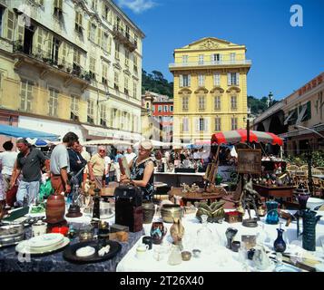 Frankreich. Provence-Alpes-Côte d'Azur. Schön. Cours Saleya Antiquitätenmarkt. Stockfoto