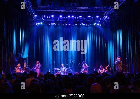 Oslo, Norwegen. Oktober 2023. Die englische Indie-Rock-Band Black Country, New Road gibt ein Live-Konzert im Cosmopolite in Oslo. (Foto: Gonzales Photo - Stian S. Moller). Stockfoto