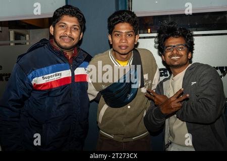 Fans vor dem Spiel Newcastle United gegen PSG - Paris Saint Germain UEFA Champions League in Newcastle upon Tyne, Großbritannien Stockfoto