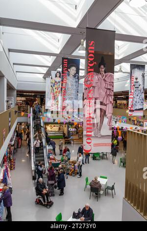 Das Innere des Indoor Market in Barnsley Stockfoto