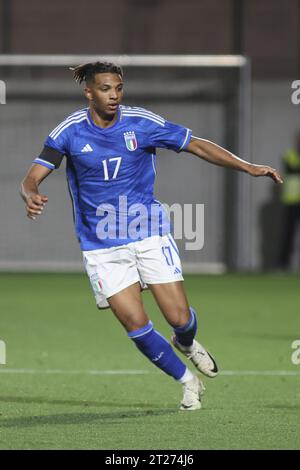 Bozen, Italien. Oktober 2023. Cher Ndour von Italien während Italien U21 gegen Norwegen U21, 3Â° Spiel der europäischen Qualifikation 2025 Gruppe A, Spiel bei GNerone Claudio Druso in Bozen - Bolzen (BZ), Italien, 17. Oktober 2023. Quelle: Unabhängige Fotoagentur/Alamy Live News Stockfoto