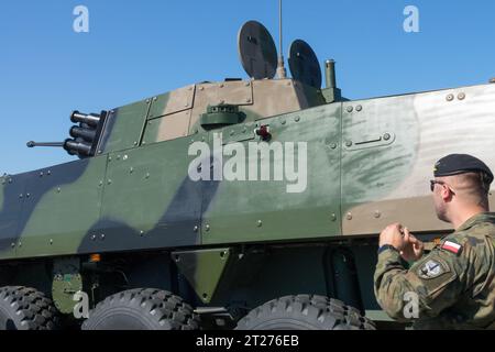 KTO Rosomak gepanzerter Personentransporter auf Rädern, Mehrzweck-Militärfahrzeug polnische Armee Stockfoto