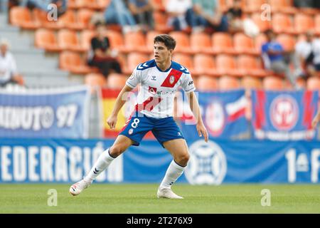 Majadahonda, Spanien. Oktober 2023. Juanjo Sanchez (RayoMajadahonda) Fußball/Fußball : spanisches Spiel der Gruppe 1 zwischen CF Rayo Majadahonda 3-1 CE Sabadell im Estadio Cerro del Espino in Majadahonda, Spanien. Quelle: Mutsu Kawamori/AFLO/Alamy Live News Stockfoto
