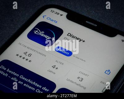 App Store - Apple 16.10.2023: Apple App Store auf einem iPhone. App Charts gratis Apps Disney *** App Store Apple 16 10 2023 Apple App Store auf einem iPhone App Charts kostenlose Apps Disney Credit: Imago/Alamy Live News Stockfoto