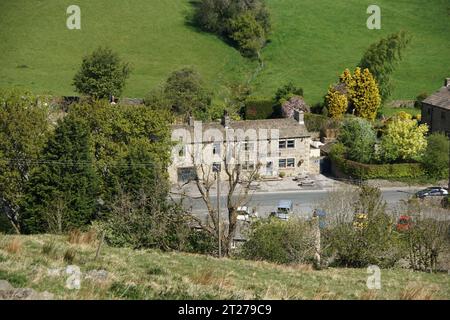 Abfahrt in das Dale End von Lothersdale vom Pennine Way, North Yorkshire, England, Großbritannien Stockfoto