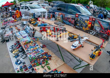 Oktober 5 - 2023 - Bukarest Rumänien - Flohmarkt, wo man praktisch alles zu sehr günstigen Preisen finden kann - Kleidung, Möbel, Werkzeuge, Spielzeug und vieles mehr Stockfoto