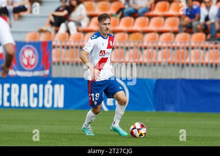 Majadahonda, Spanien. Oktober 2023. Raul Tavares (RayoMajadahonda) Fußball/Fußball : spanisches Spiel der Gruppe 1 zwischen CF Rayo Majadahonda 3-1 CE Sabadell im Estadio Cerro del Espino in Majadahonda, Spanien. Quelle: Mutsu Kawamori/AFLO/Alamy Live News Stockfoto