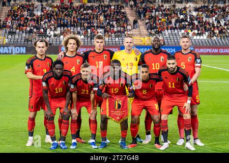 BRÜSSEL, BELGIEN - 16. OKTOBER: Teamphoto von Belgien mit Matz Sels von Belgien, Arthur Theate von Belgien, Wout Faes von Belgien, Jan Vertonghen von Belgien, Youri Tielemans von Belgien, Romelu Lukaku von Belgien, Yannick Carrasco von Belgien, Charles de Ketelaere von Belgien, Orel Mangala von Belgien, Johan Bakayoko (Belgien) und Timothy Castagne (Belgien) vor dem Spiel der Gruppe F - UEFA EURO 2024 im King Baudouin Stadium am 16. Oktober 2023 in Brüssel. (Foto: Joris Verwijst/BSR Agency) Stockfoto