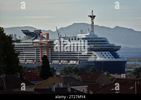 Marseille, Frankreich. Oktober 2023. Das Celebrity Edge liegt am französischen Mittelmeerhafen Marseille. (Credit Image: © Gerard Bottino/SOPA Images via ZUMA Press Wire) NUR REDAKTIONELLE VERWENDUNG! Nicht für kommerzielle ZWECKE! Stockfoto