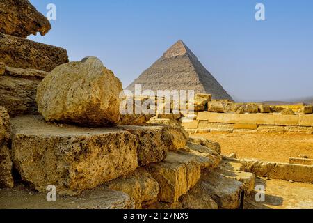 Die Pyramide von Khafre befindet sich südwestlich der großen Cheops-Pyramide auf dem Gizeh-Plateau Stockfoto