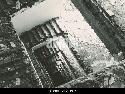 Alte ruinierte Wendeltreppe, Nahaufnahme Stockfoto