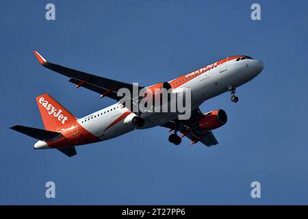 Marseille, Frankreich. Oktober 2023. Ein EasyJet-Flugzeug kommt am Flughafen Marseille Provence an. Quelle: SOPA Images Limited/Alamy Live News Stockfoto