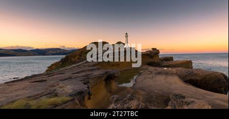 Castlepoint Leuchtturm, Wairarapa, Neuseeland bei Sonnenaufgang Stockfoto