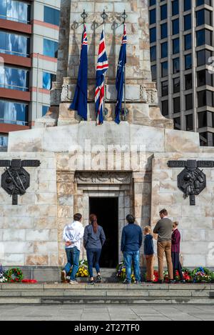 Der ANZAC-Tag wurde im Wellington Cenotaph beobachtet Stockfoto
